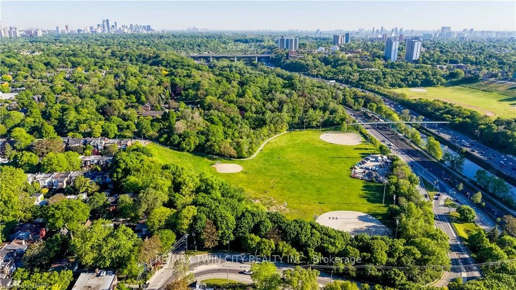 130, RIVER, Regent Park, Toronto