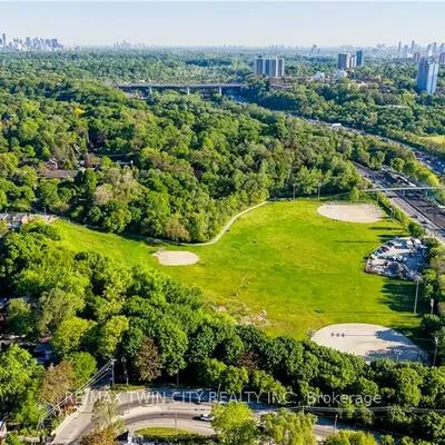 130, RIVER, Regent Park, Toronto