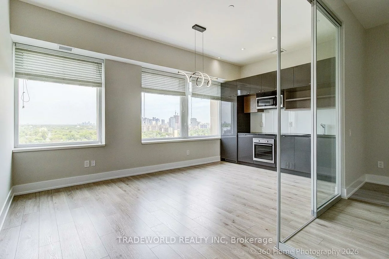 111, St. Clair, Yonge-St. Clair, Toronto