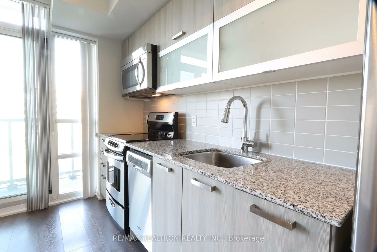 68, Abell, Little Portugal, Toronto