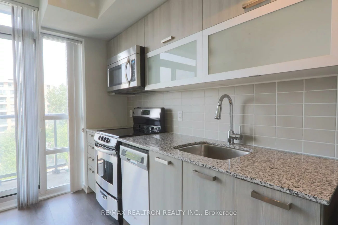 68, Abell, Little Portugal, Toronto