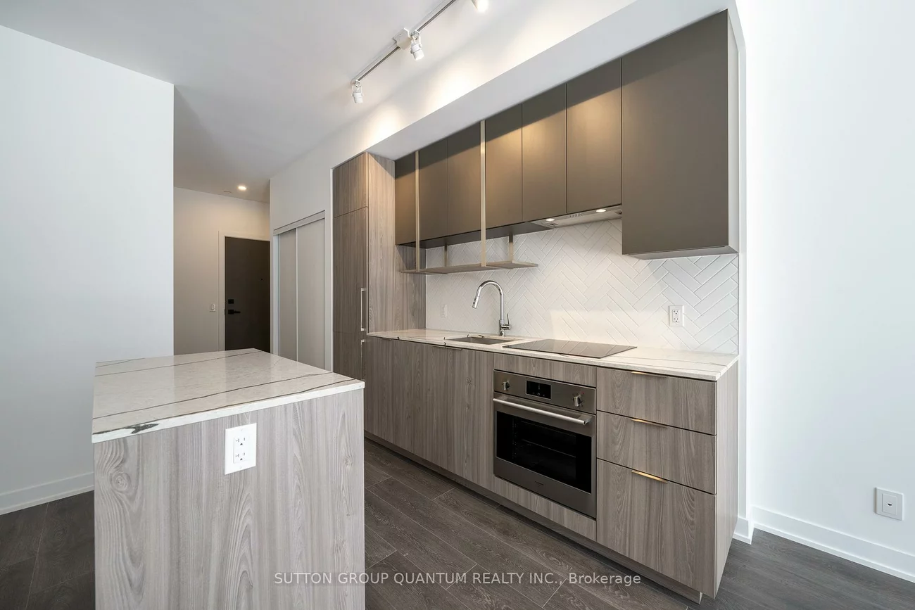 15, Holmes, Willowdale East, Toronto