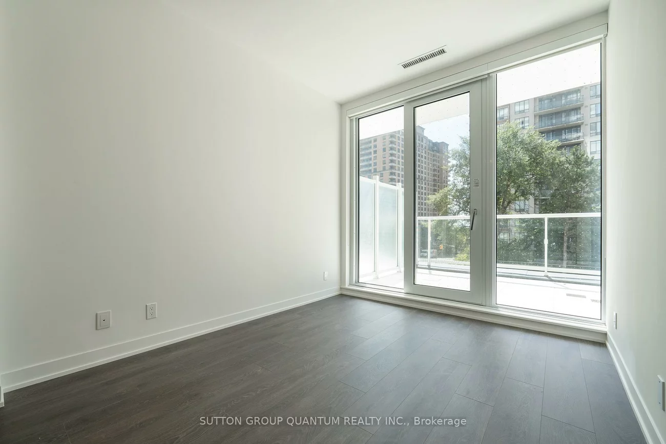 15, Holmes, Willowdale East, Toronto