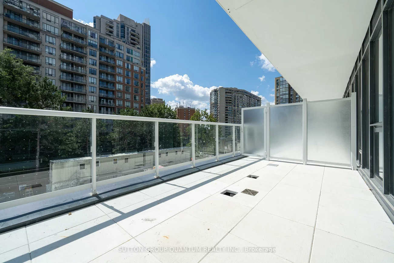 15, Holmes, Willowdale East, Toronto