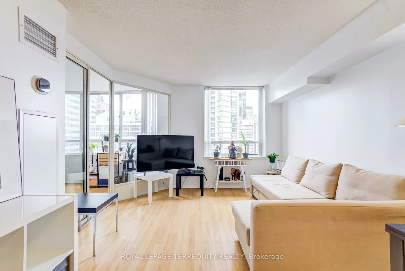 633, Bay, Bay Street Corridor, Toronto