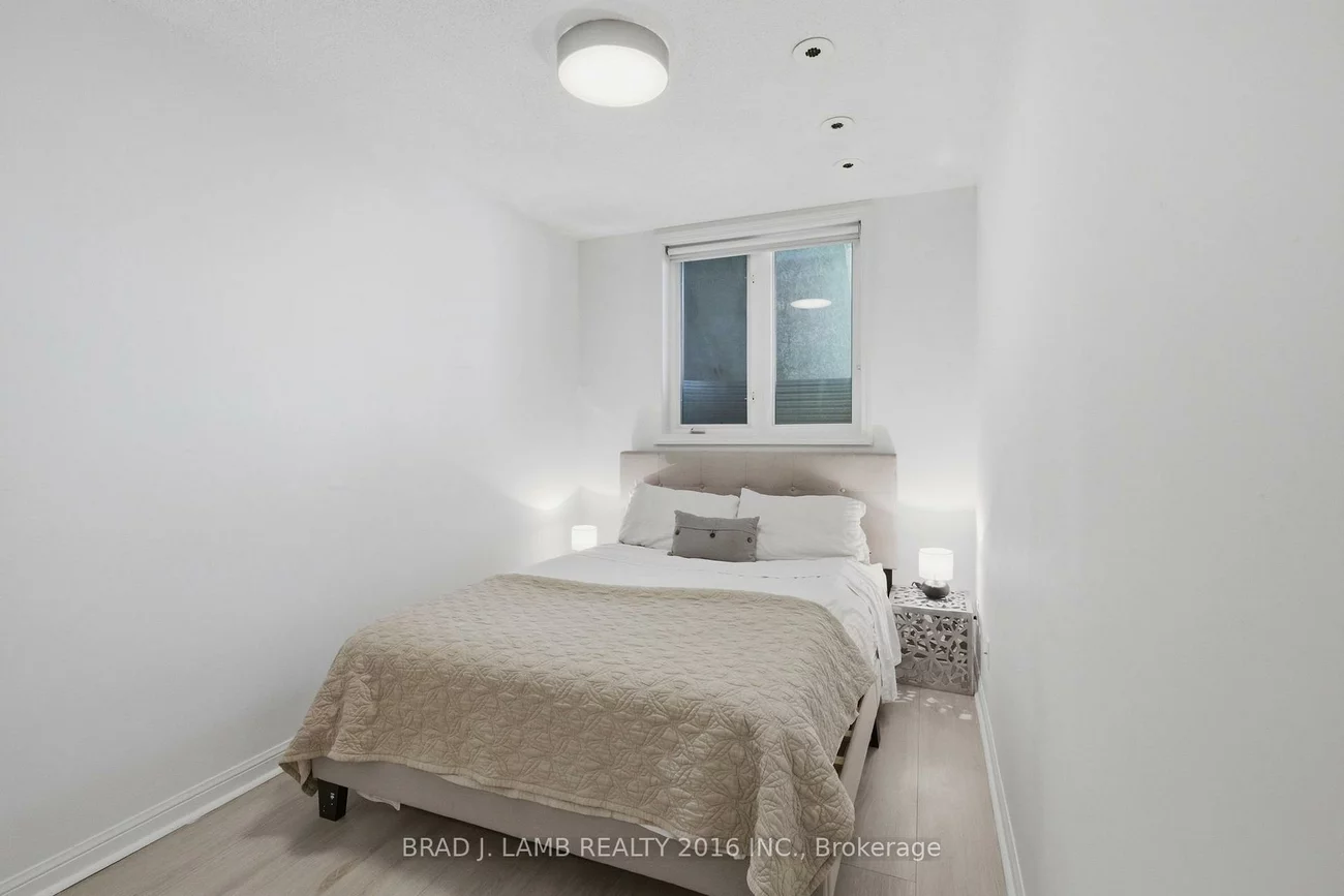 80, Carr, Kensington-Chinatown, Toronto