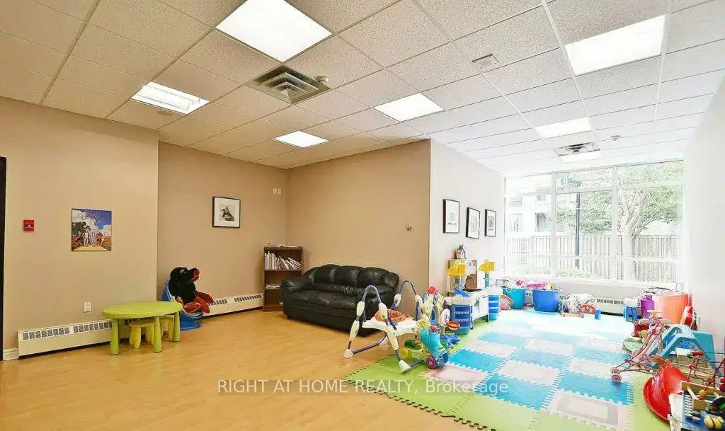 7, Bishop, Newtonbrook East, Toronto