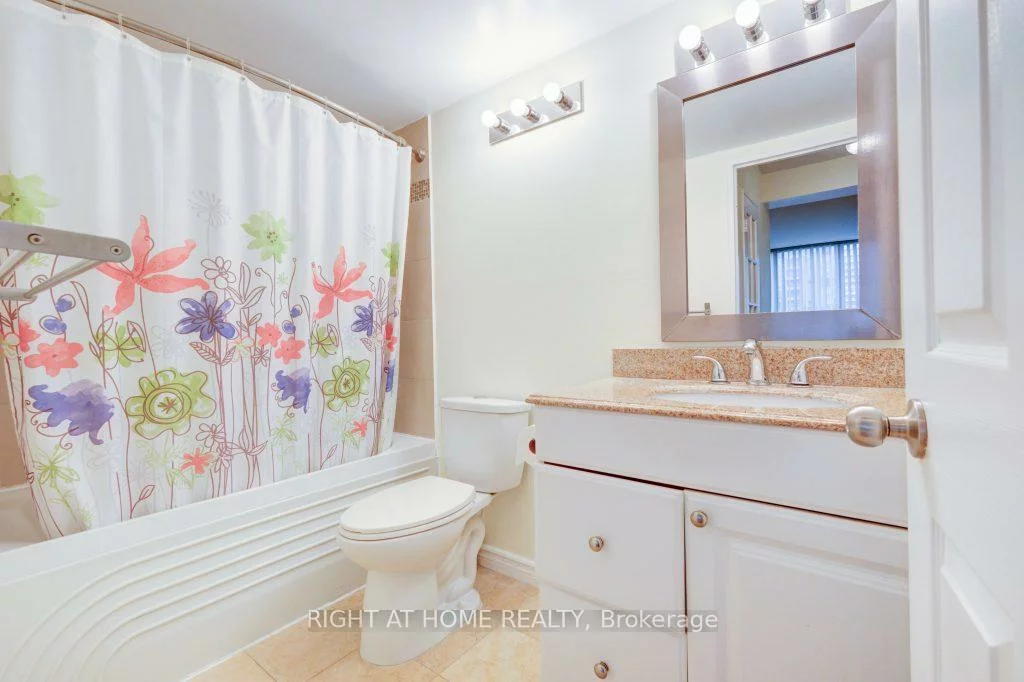 7, Bishop, Newtonbrook East, Toronto