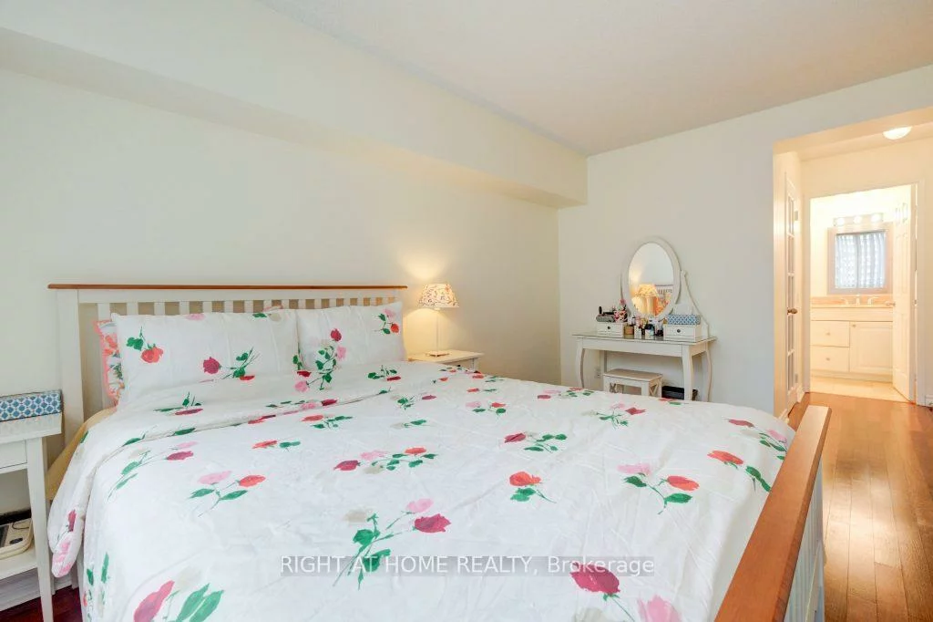 7, Bishop, Newtonbrook East, Toronto