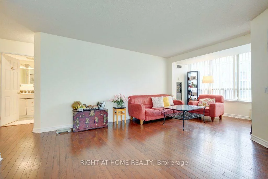 7, Bishop, Newtonbrook East, Toronto