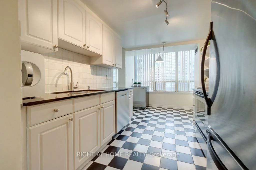 7, Bishop, Newtonbrook East, Toronto
