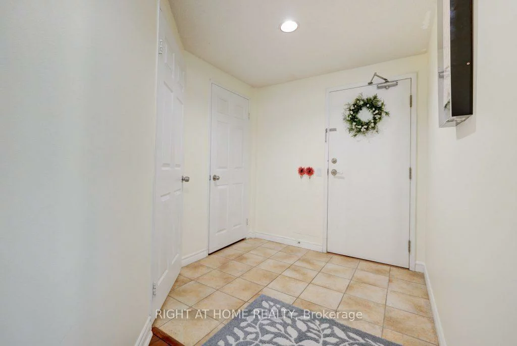 7, Bishop, Newtonbrook East, Toronto