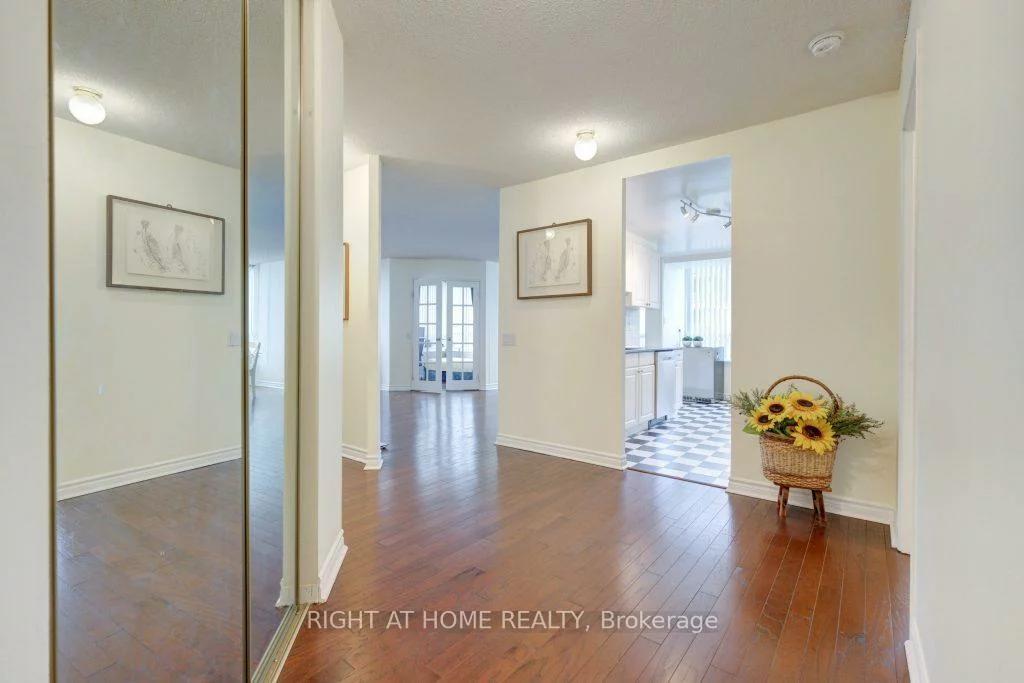 7, Bishop, Newtonbrook East, Toronto