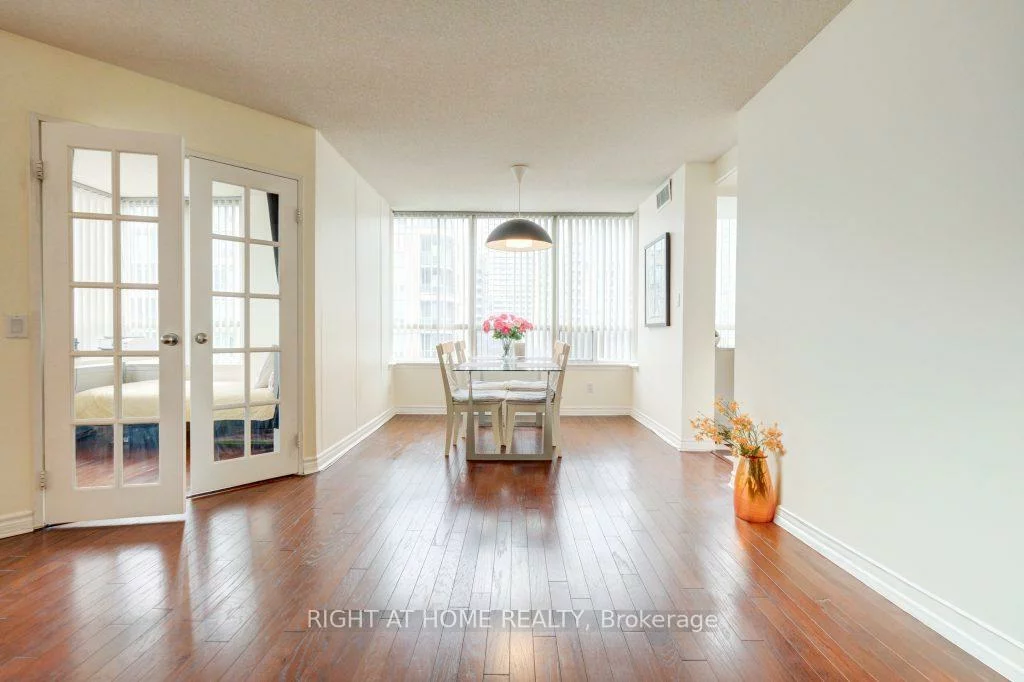 7, Bishop, Newtonbrook East, Toronto