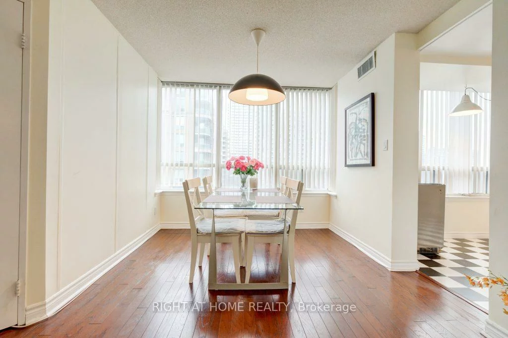 7, Bishop, Newtonbrook East, Toronto