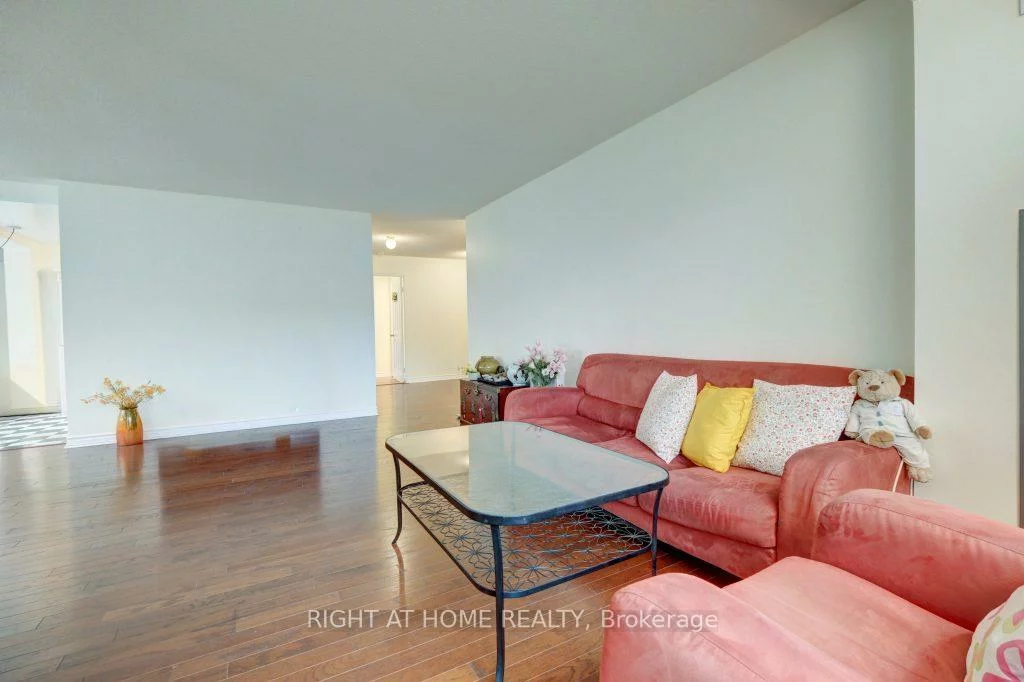 7, Bishop, Newtonbrook East, Toronto