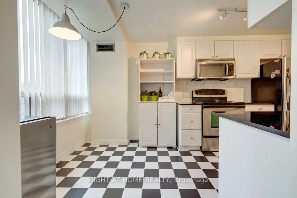 7, Bishop, Newtonbrook East, Toronto