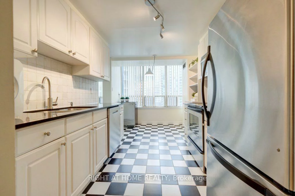7, Bishop, Newtonbrook East, Toronto