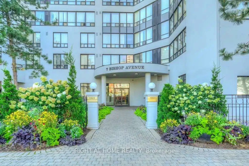 7, Bishop, Newtonbrook East, Toronto