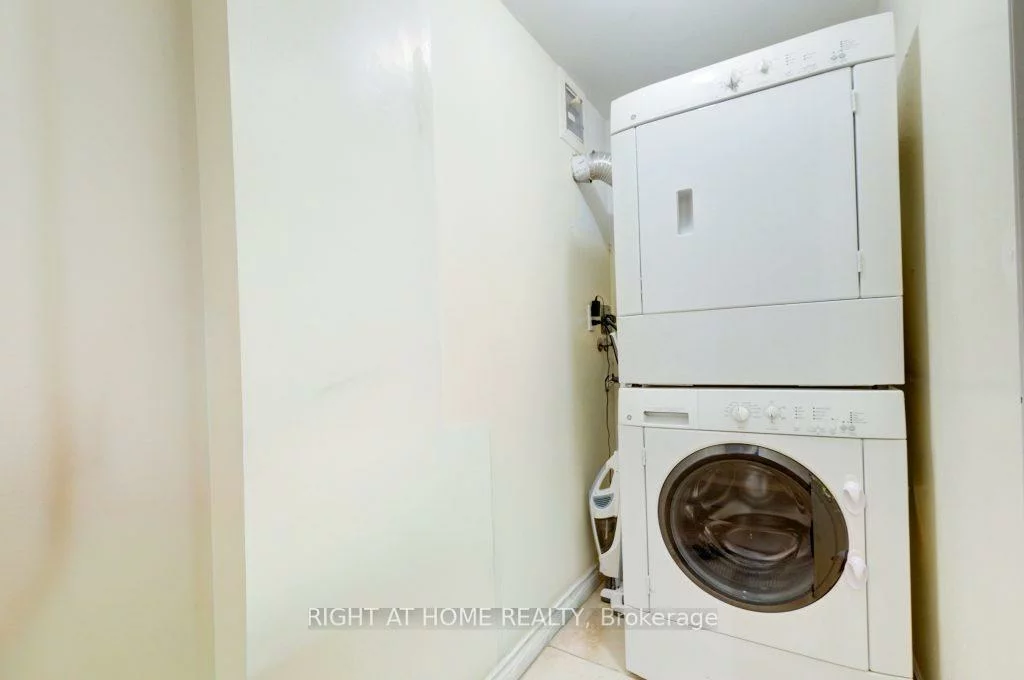 7, Bishop, Newtonbrook East, Toronto