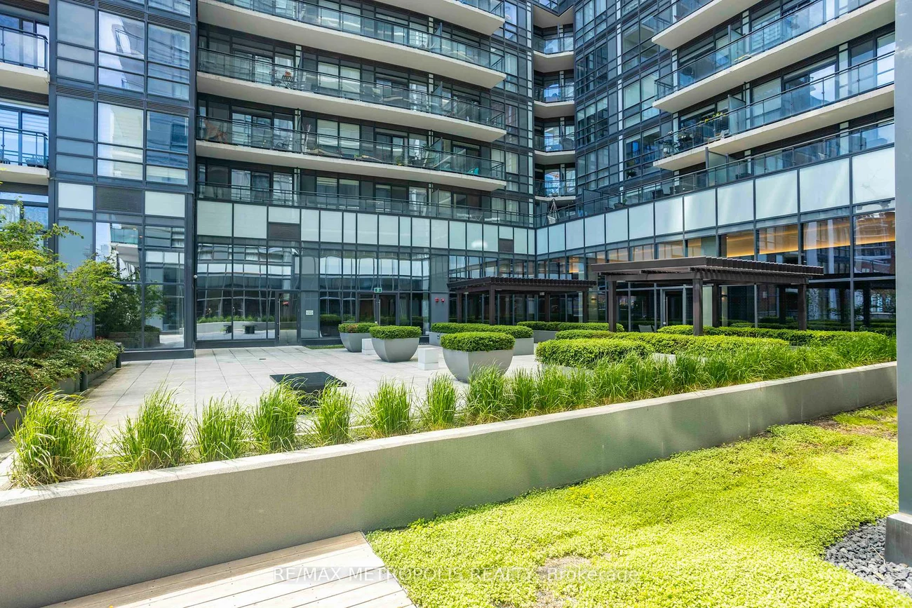 460, Adelaide, Moss Park, Toronto