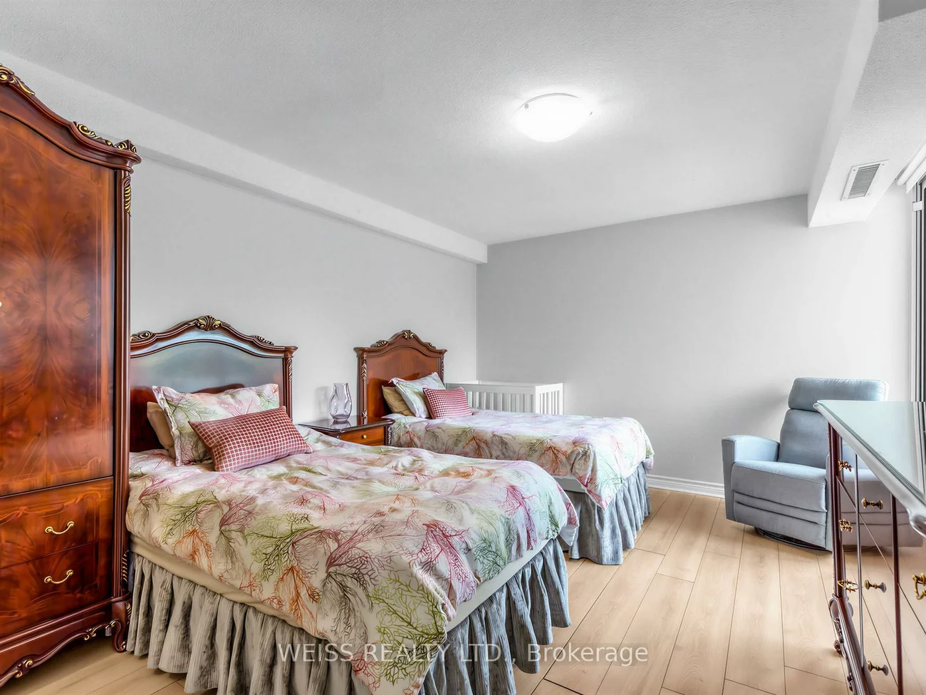 150, Neptune, Englemount-Lawrence, Toronto