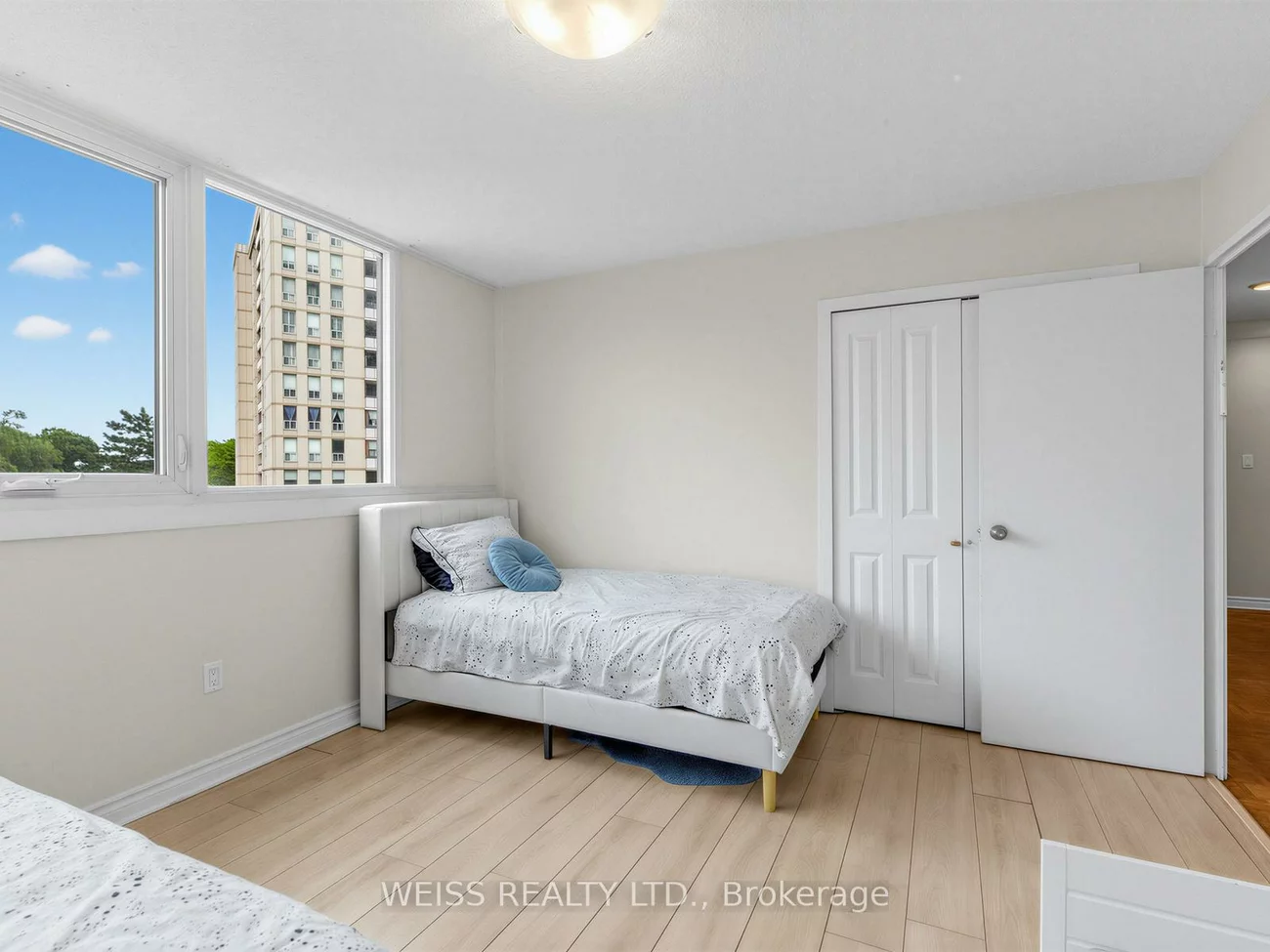 150, Neptune, Englemount-Lawrence, Toronto