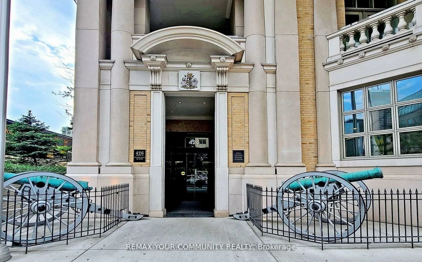 426, University, Kensington-Chinatown, Toronto