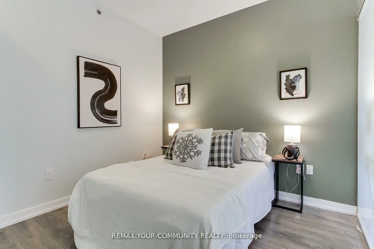 426, University, Kensington-Chinatown, Toronto