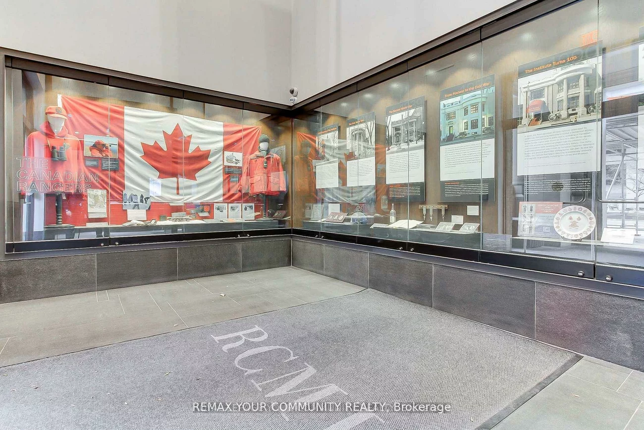 426, University, Kensington-Chinatown, Toronto