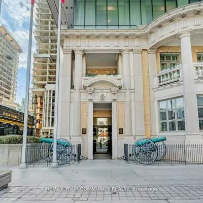 426, University, Kensington-Chinatown, Toronto