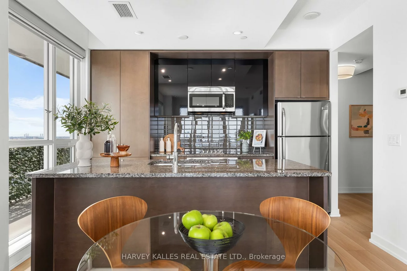 98, Lillian, Mount Pleasant West, Toronto