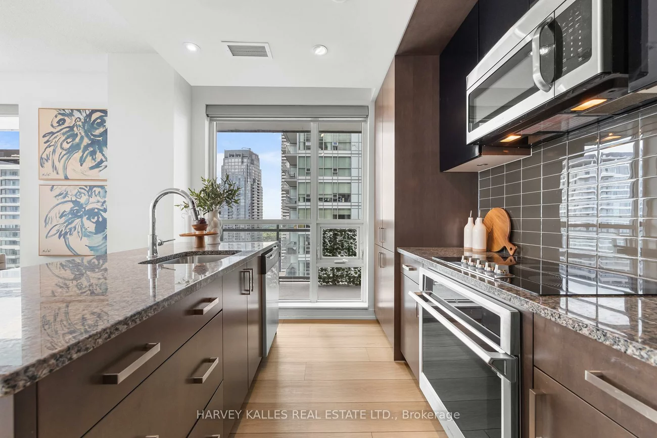 98, Lillian, Mount Pleasant West, Toronto