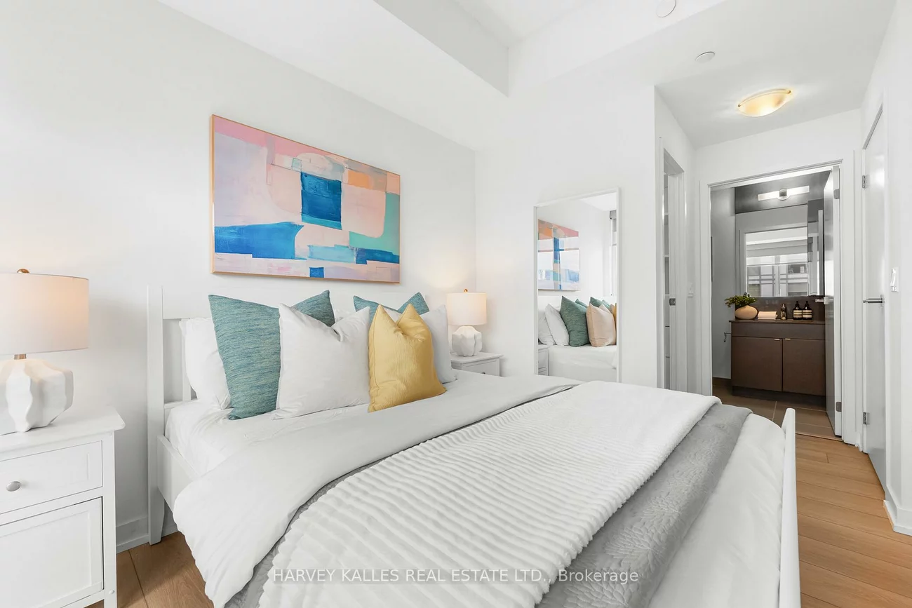 98, Lillian, Mount Pleasant West, Toronto