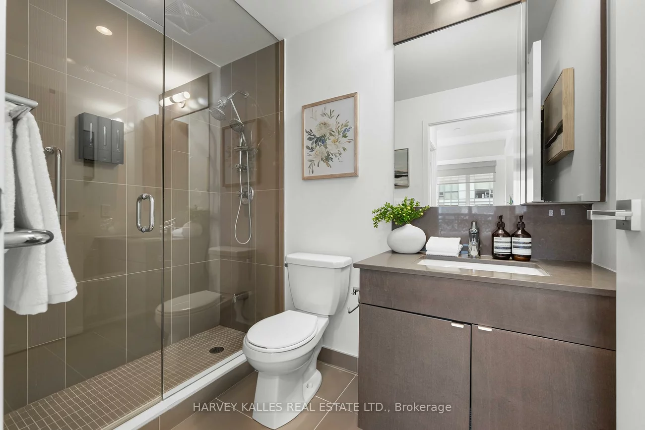 98, Lillian, Mount Pleasant West, Toronto