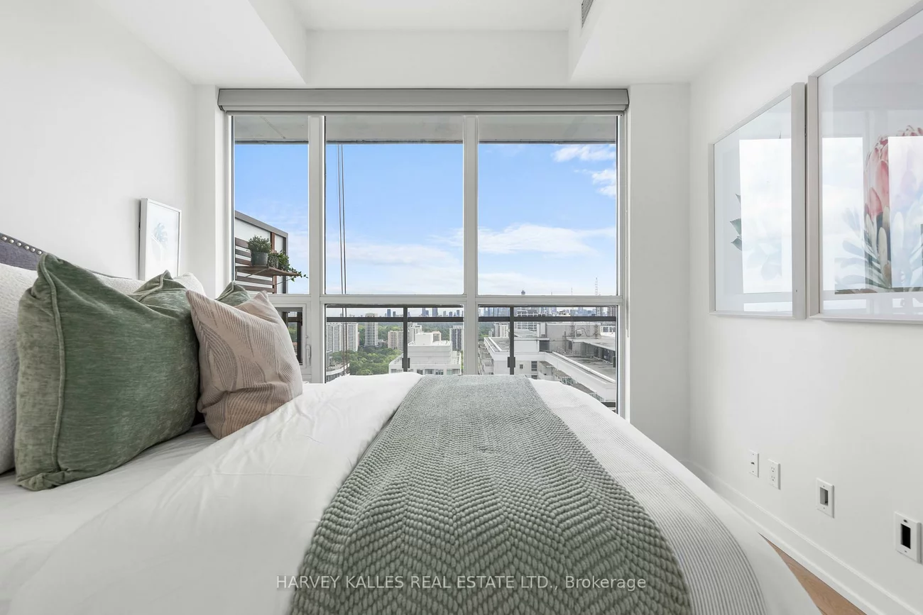98, Lillian, Mount Pleasant West, Toronto
