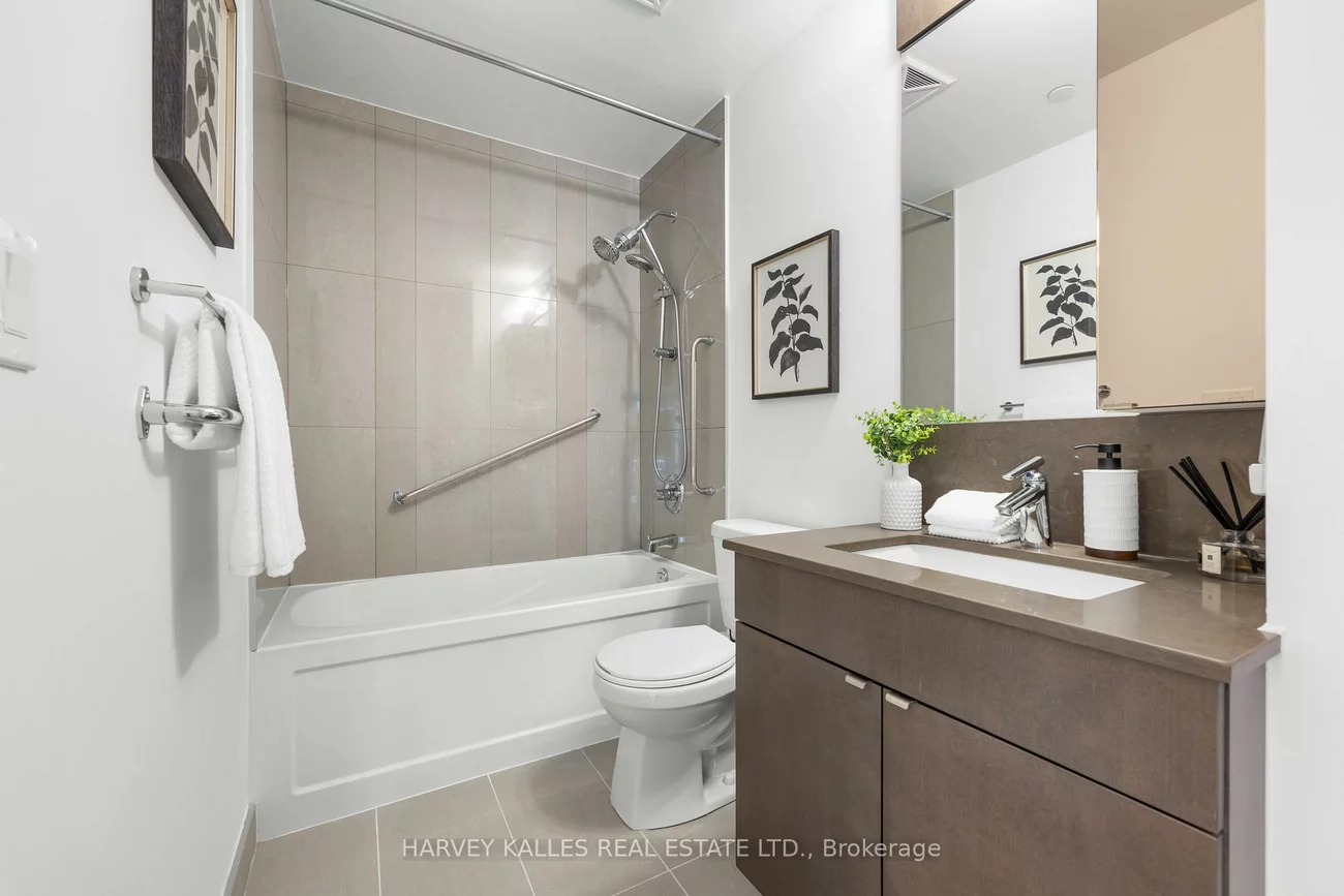 98, Lillian, Mount Pleasant West, Toronto