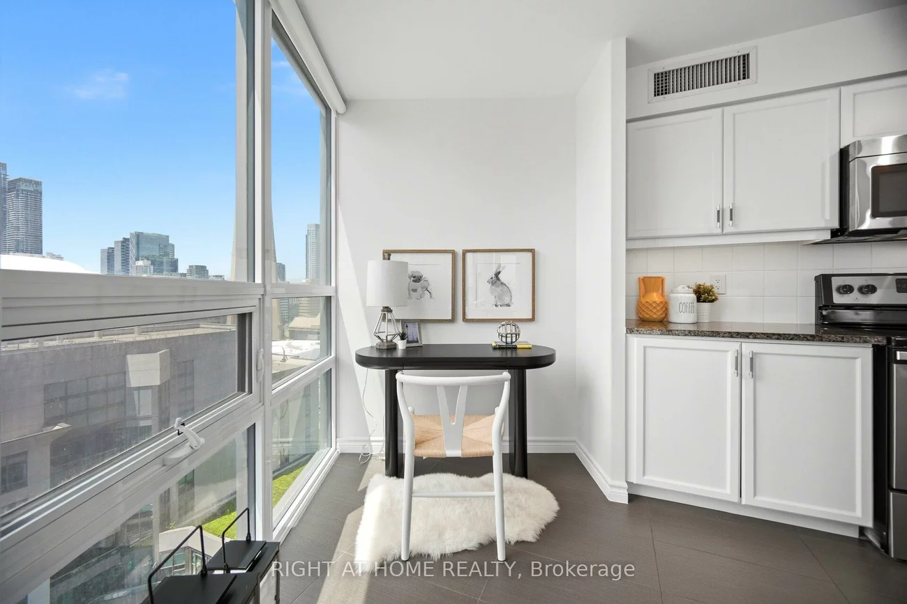 19, Grand Trunk, Waterfront Communities C1, Toronto