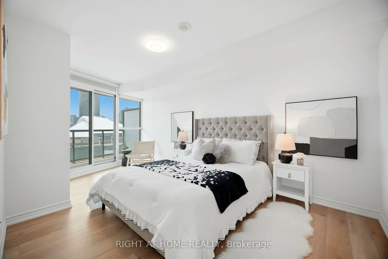 19, Grand Trunk, Waterfront Communities C1, Toronto