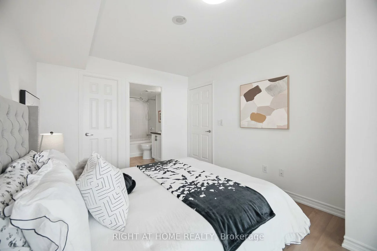 19, Grand Trunk, Waterfront Communities C1, Toronto