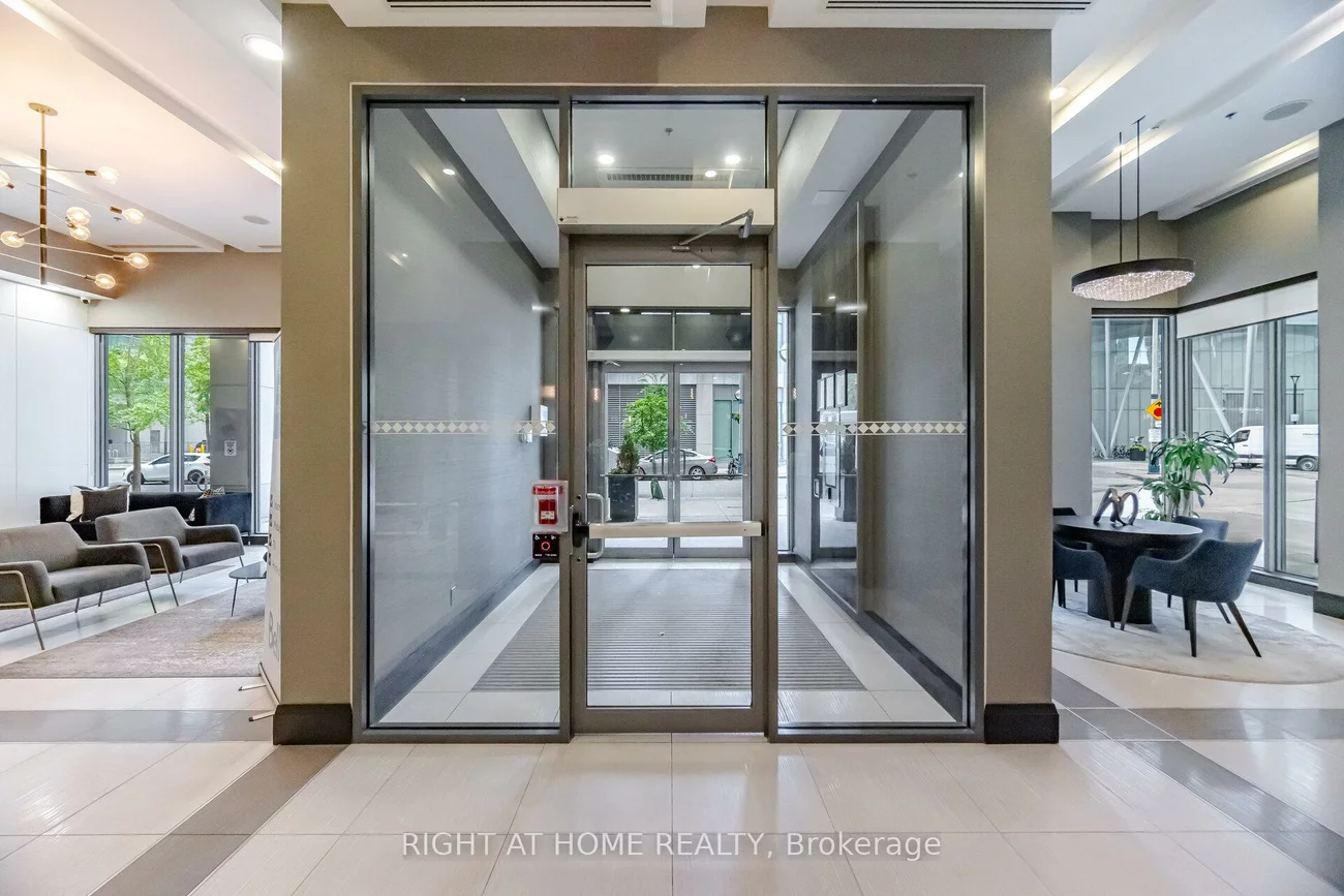 19, Grand Trunk, Waterfront Communities C1, Toronto