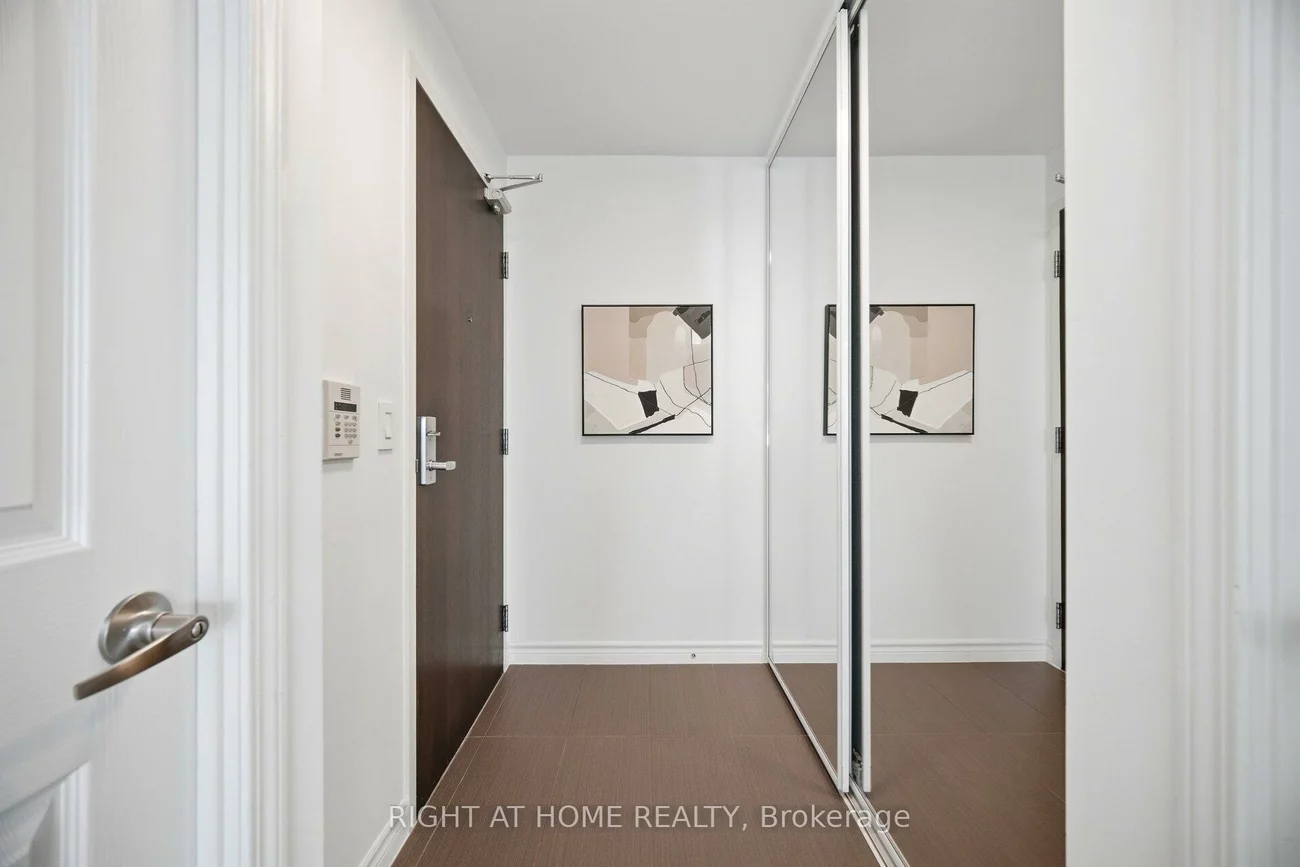 19, Grand Trunk, Waterfront Communities C1, Toronto