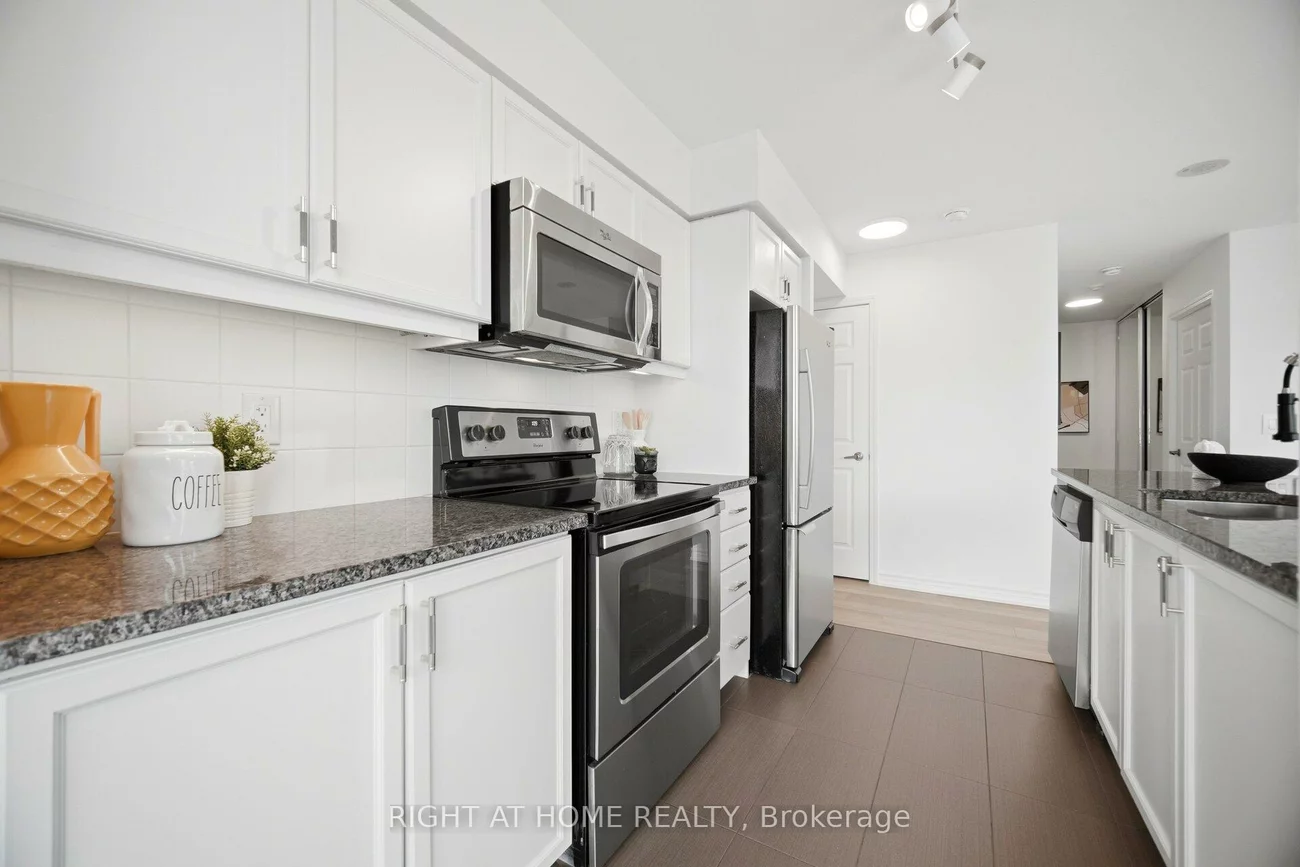 19, Grand Trunk, Waterfront Communities C1, Toronto