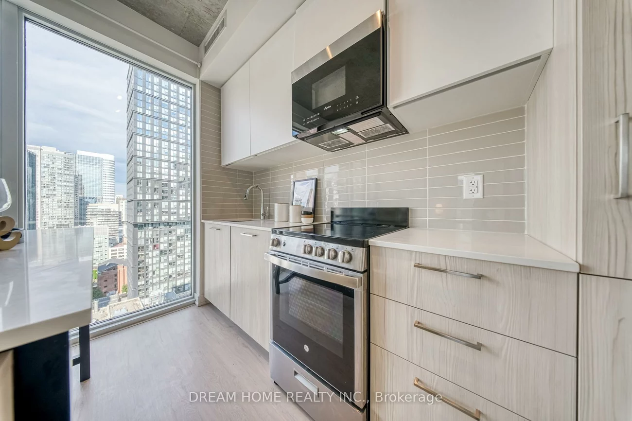 65, Mutual, Church-Yonge Corridor, Toronto