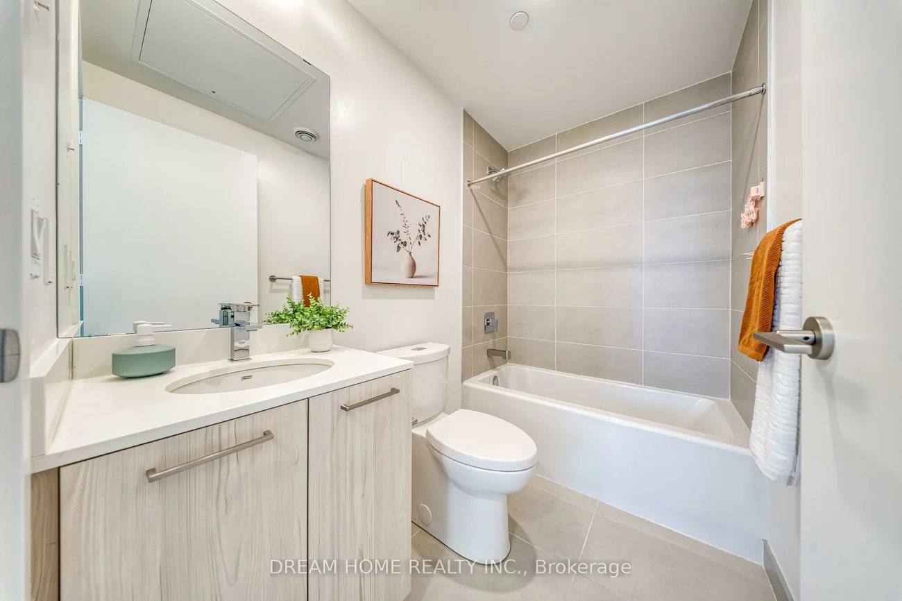 65, Mutual, Church-Yonge Corridor, Toronto