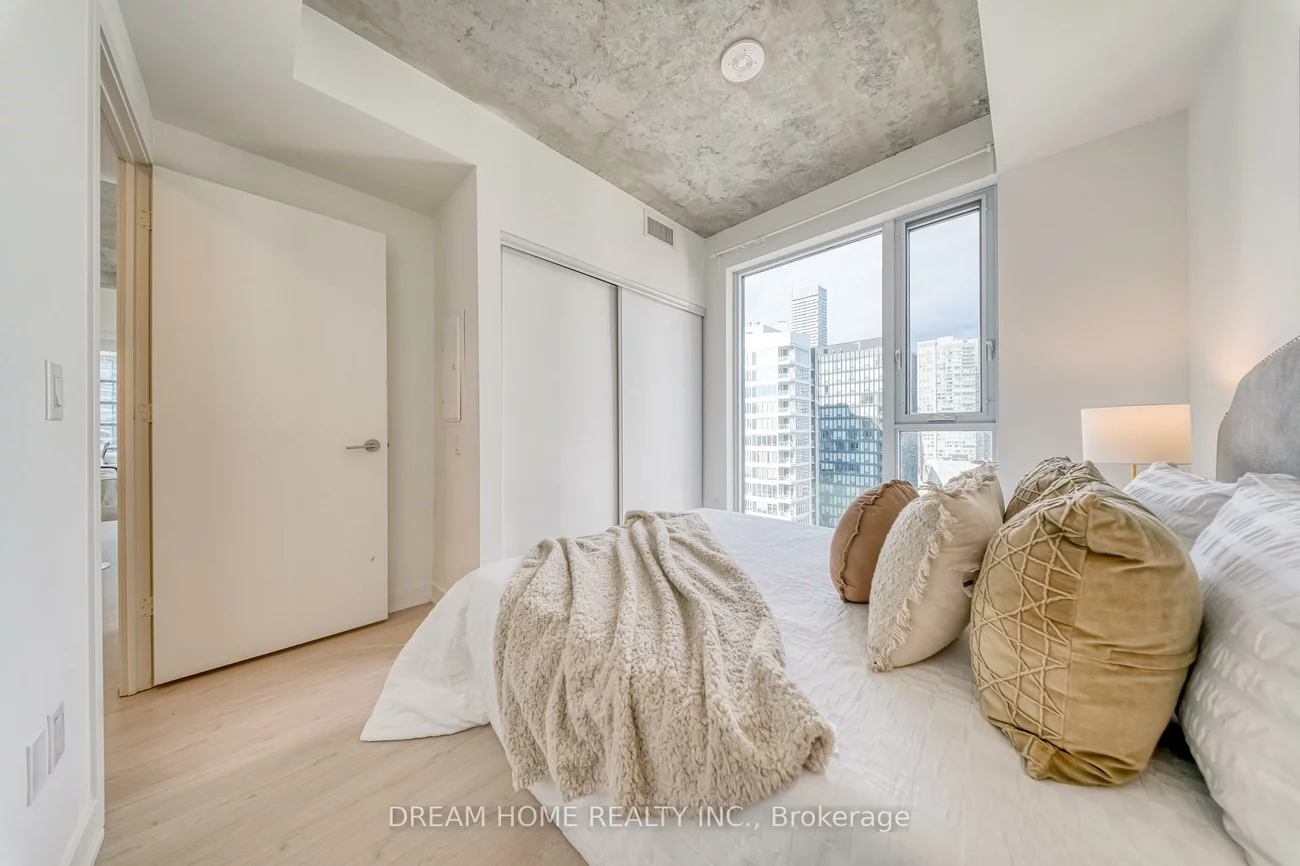 65, Mutual, Church-Yonge Corridor, Toronto
