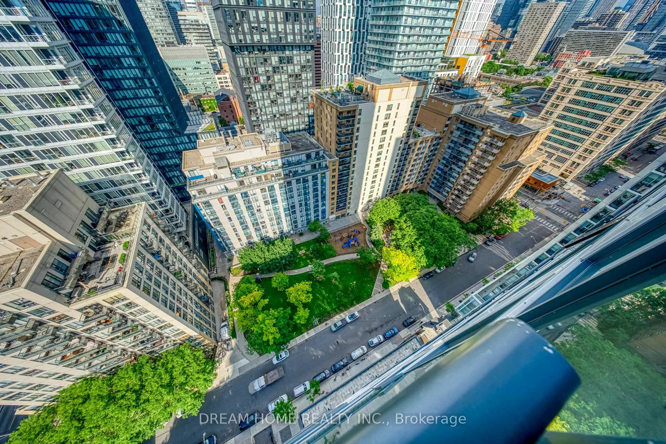 65, Mutual, Church-Yonge Corridor, Toronto