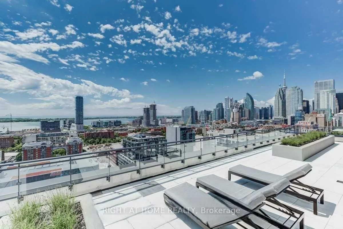 460, Adelaide, Moss Park, Toronto