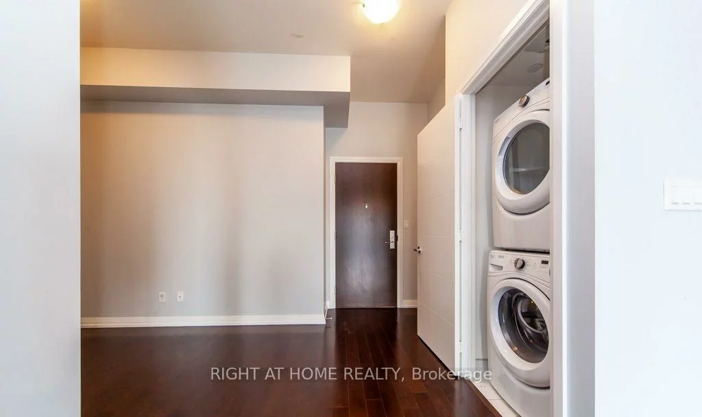 460, Adelaide, Moss Park, Toronto