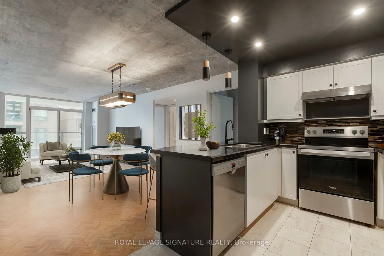 30, Hayden, Church-Yonge Corridor, Toronto